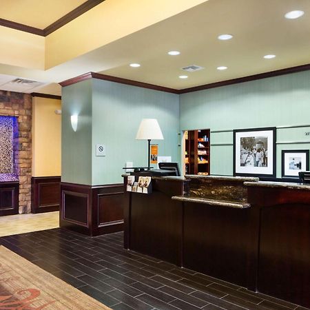Hampton Inn & Suites Mission Ngoại thất bức ảnh