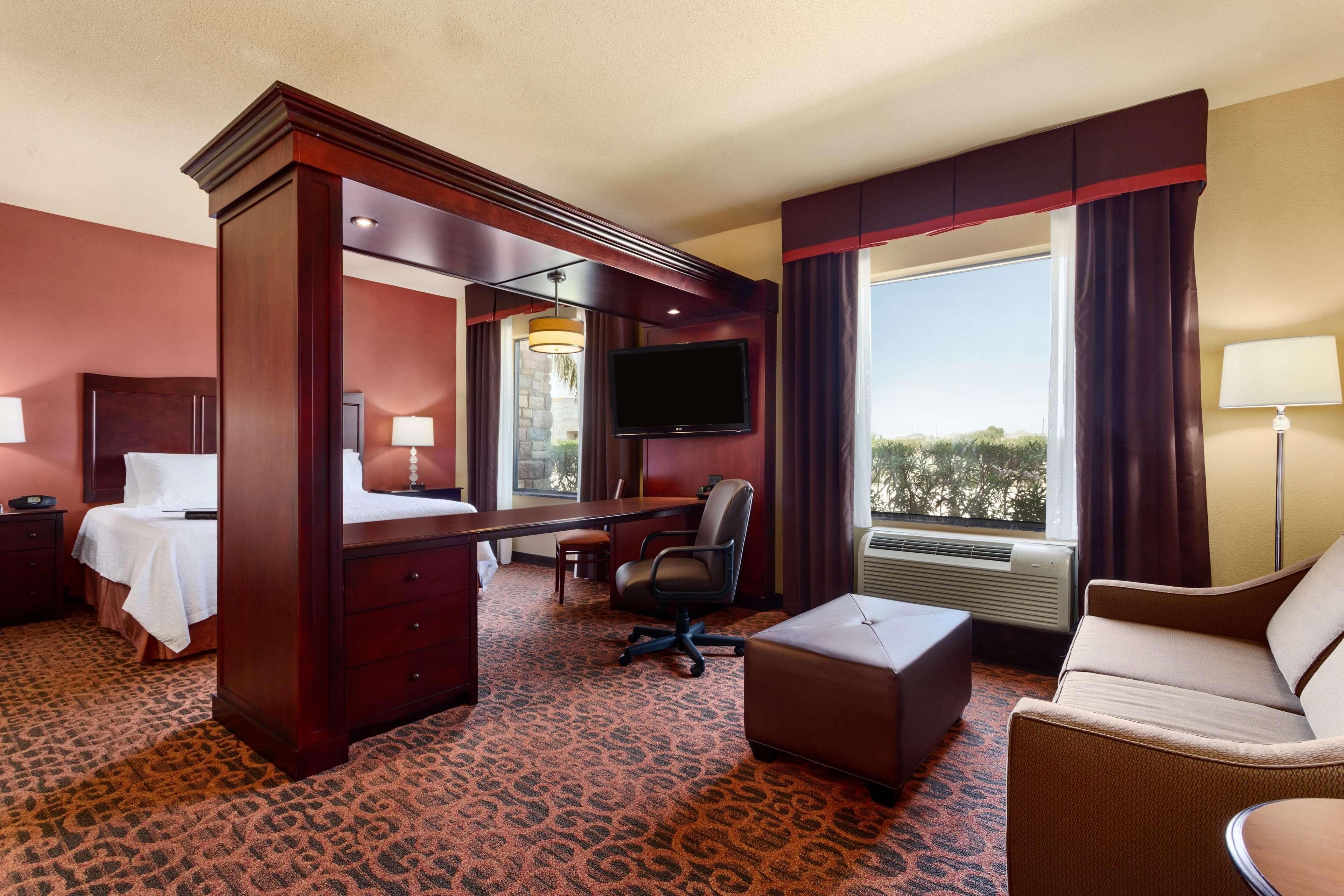 Hampton Inn & Suites Mission Ngoại thất bức ảnh