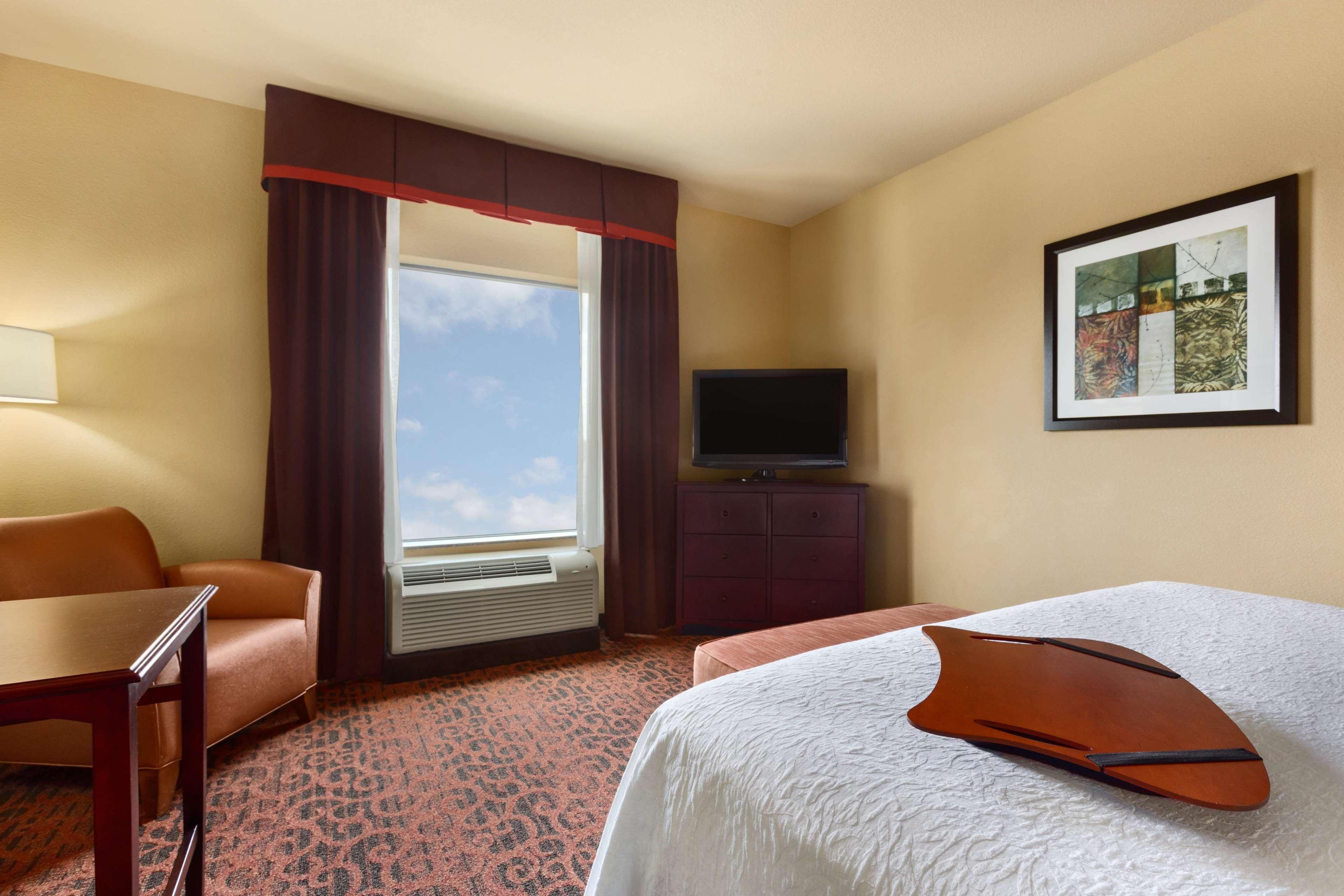Hampton Inn & Suites Mission Ngoại thất bức ảnh