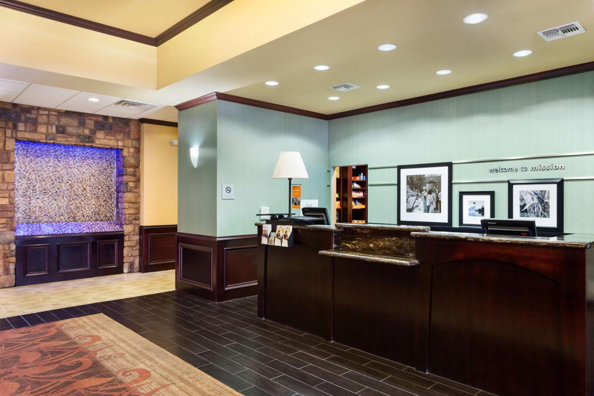 Hampton Inn & Suites Mission Ngoại thất bức ảnh