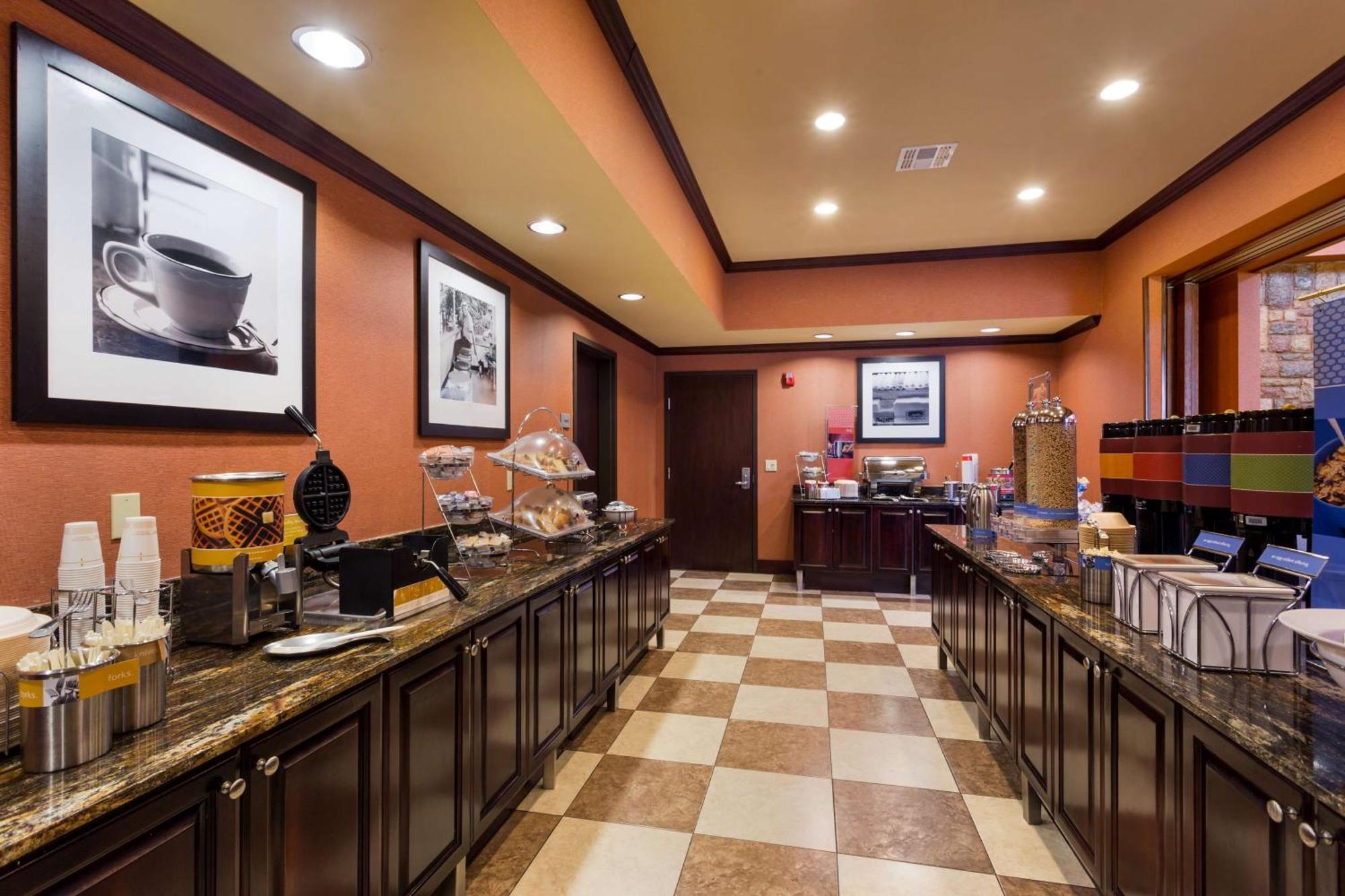 Hampton Inn & Suites Mission Ngoại thất bức ảnh
